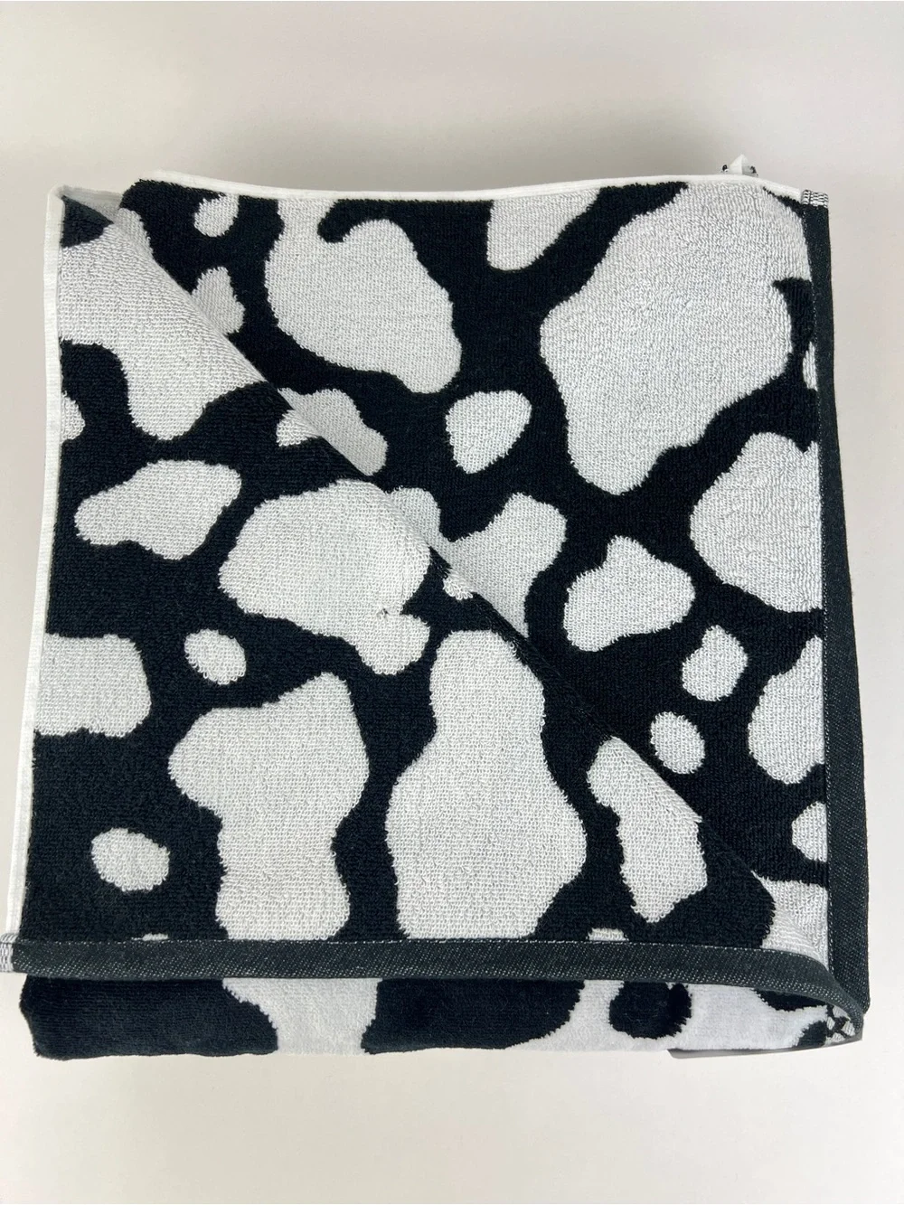 Truly Lou Black & White Cow Print Bath Towels Soft Velour Cotton 2 Pc NEW